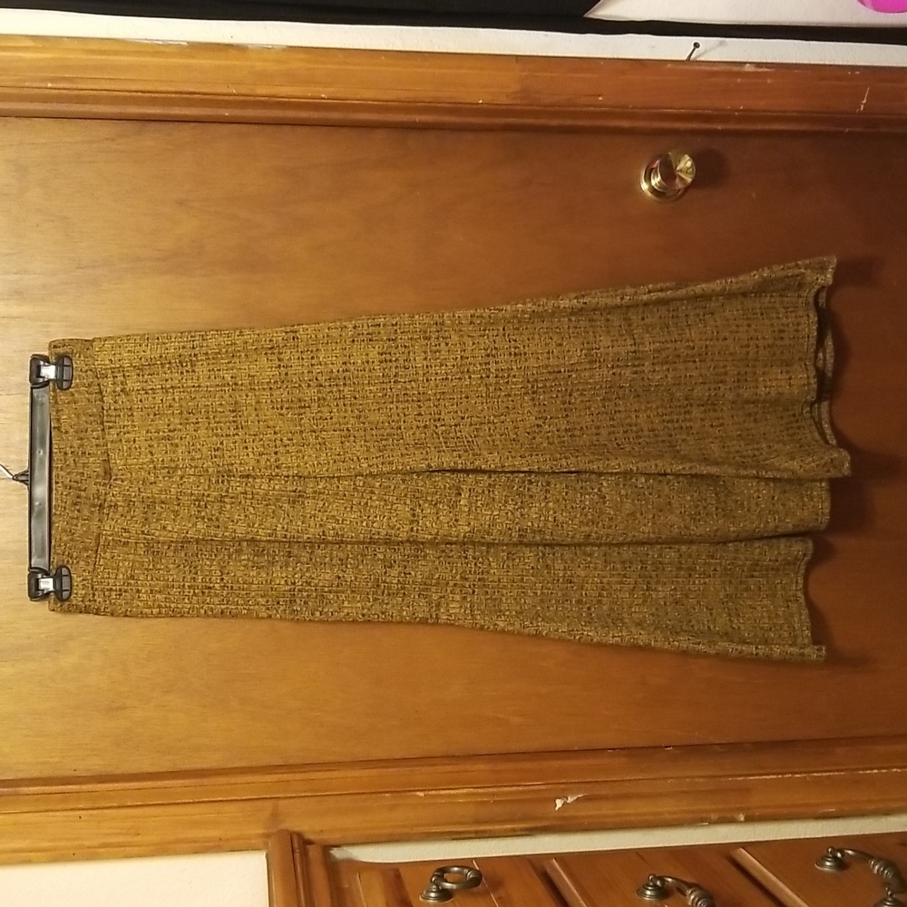 Wide leg flare. Ribbed, gold and brown specks. Fleece feeling